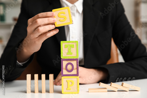 Female mediator and cubes w...