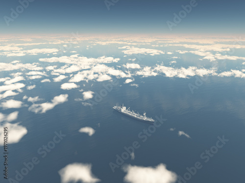 Frachtschiff im offenen Meer, Luftaufnahme