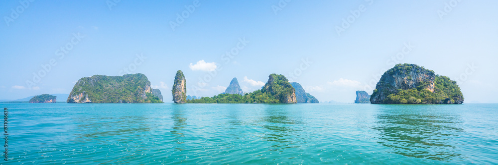 Naklejka premium tropical islands on boat trip in the phang nga bay in thailand