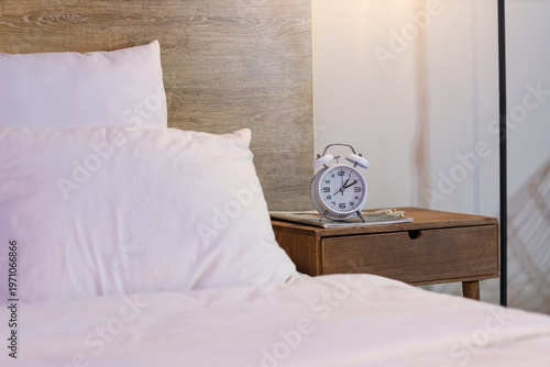 Alarm clock with magazine o...