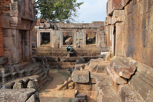 Cuadro en lienzo ruined ancient khmer hindu and buddhist temple (phnom chisor) in the takeo provi