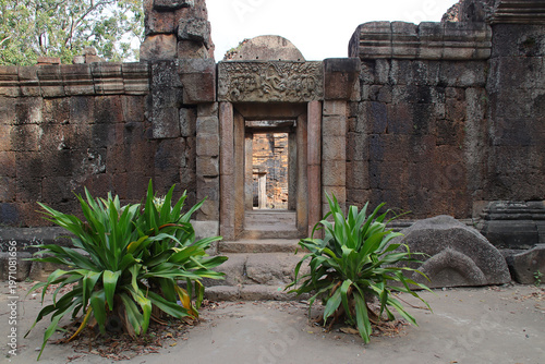Konstfotografi ruined ancient khmer hindu and buddhist temple (phnom chisor) in the takeo provi