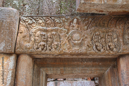 Tableau sur toile ruined ancient khmer hindu and buddhist temple (phnom chisor) in the takeo provi