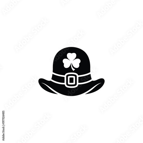 Classic Irish hat with buckle and clover decoration