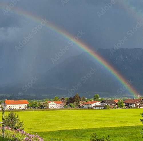 Regenbogen im Gebirge