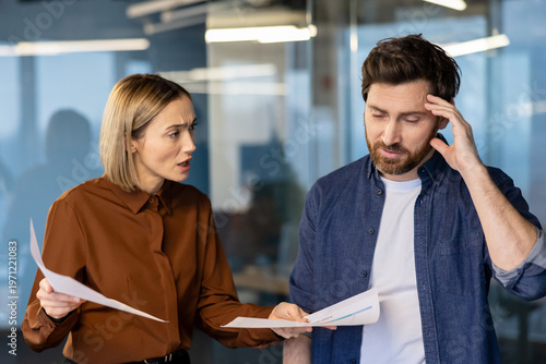 Tableau sur toile Angry female boss criticizing male employee for bad performance