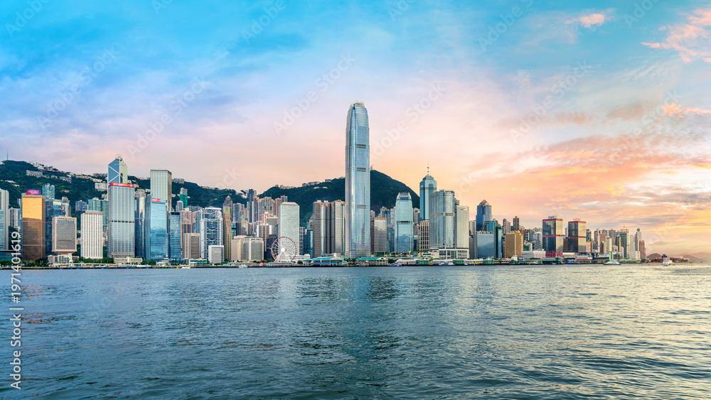 Fototapeta premium Scenic of Victoria harbor and Hong Kong city at sunset.