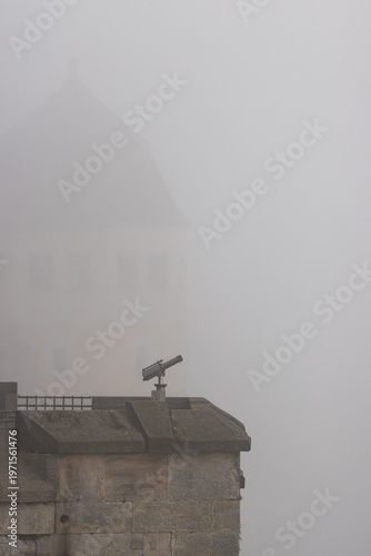 Festung Königstein im Nationalpark Sächsische Schweiz im Morgennebel