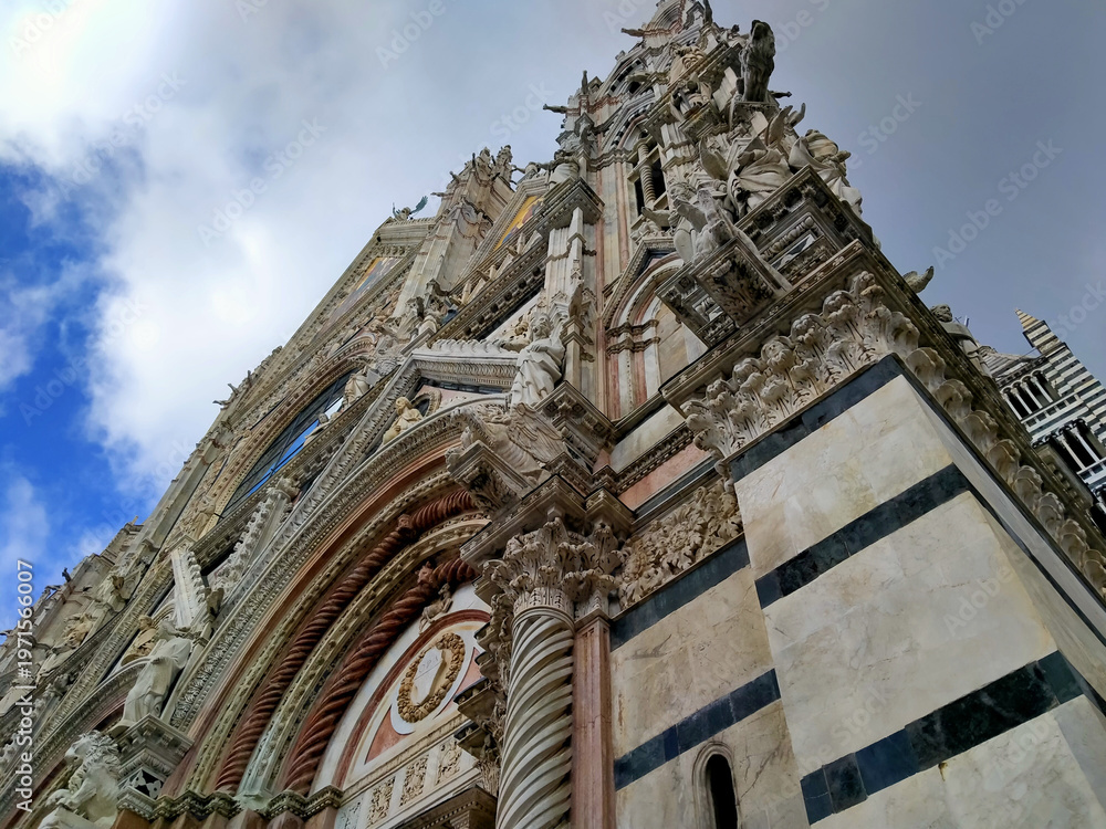 Fototapeta premium Siena Cathedral (Cattedrale di Santa Maria Assunta) in Siena, Italy