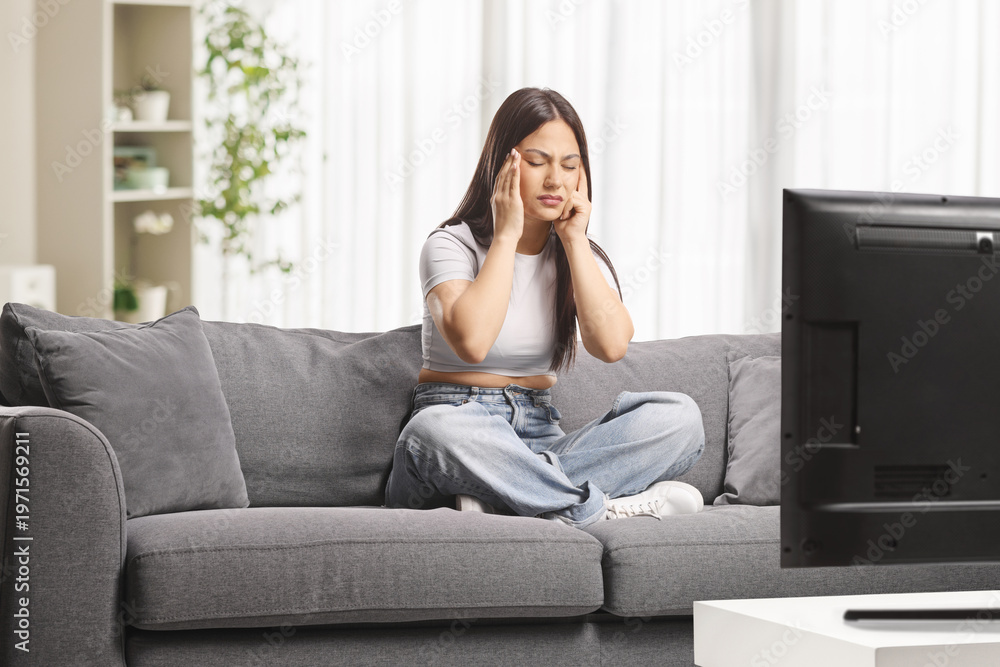 Obraz premium Young woman with a headache