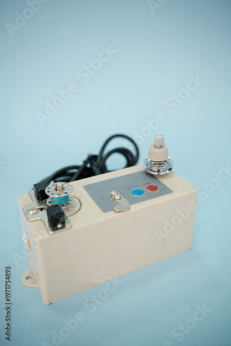 Fotografia Automatic electric bobbin winder with blue thread