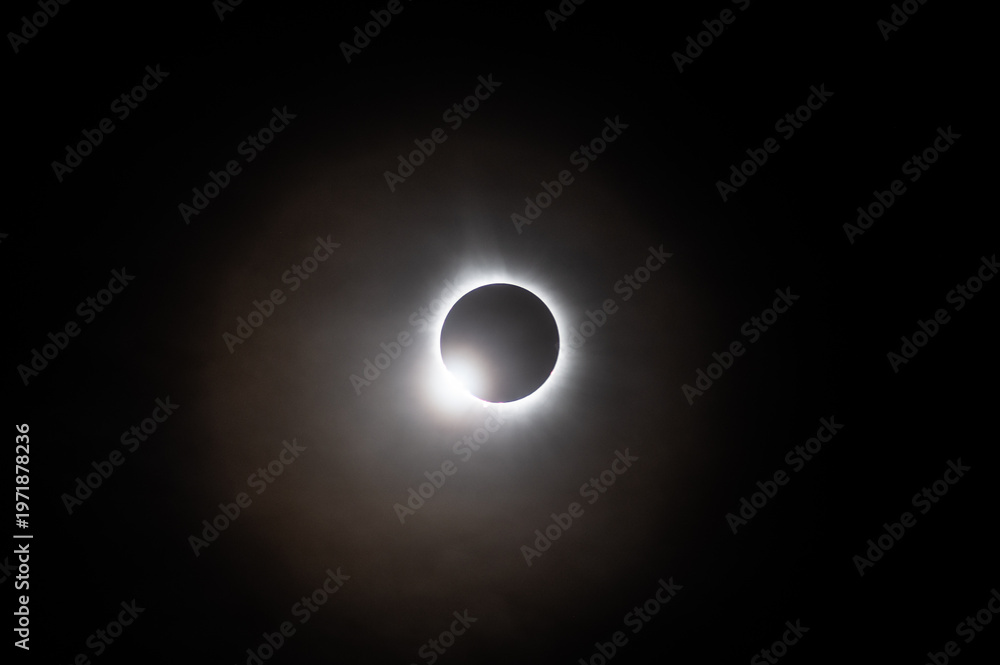 Obraz premium Solar eclipse diamond ring effect with bright flare and corona