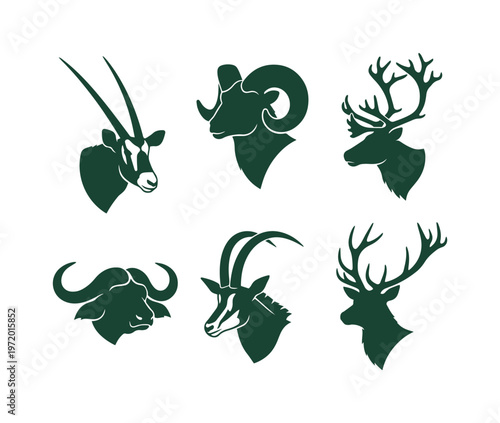 野生動物のシルエットコレクション、雄大な角を持つ動物たちのベクターアイコンセット、狩猟や自然をテーマにしたデザインに最適なダークグリーンのイラスト素材