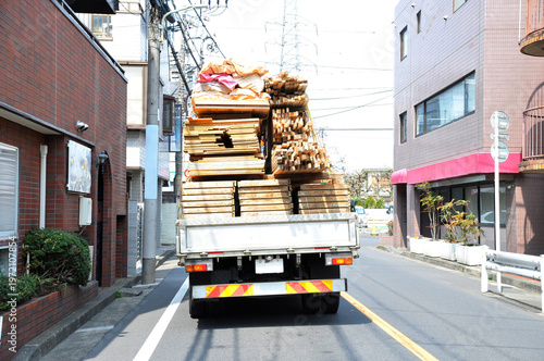 トラック　廃材