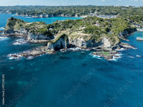 空から眺めるリアス式海岸と美しい海