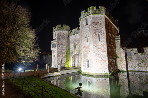 Fotografie Night photo of the gatehouse at Bishops Palace in Wells