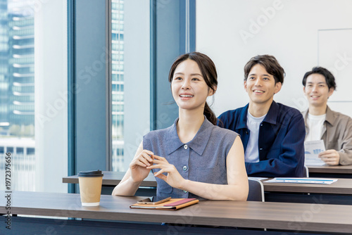 講義を受ける人達