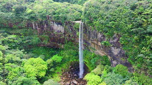 ピナイサーラの滝（沖縄県西表島）
