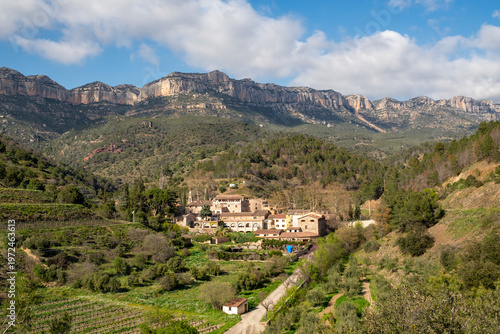 Escaladei is located below the cliff of Montsant mountain range within the Morera de Montsant municipality, in the Priorat region, Tarragona province, Catalonia, Spain