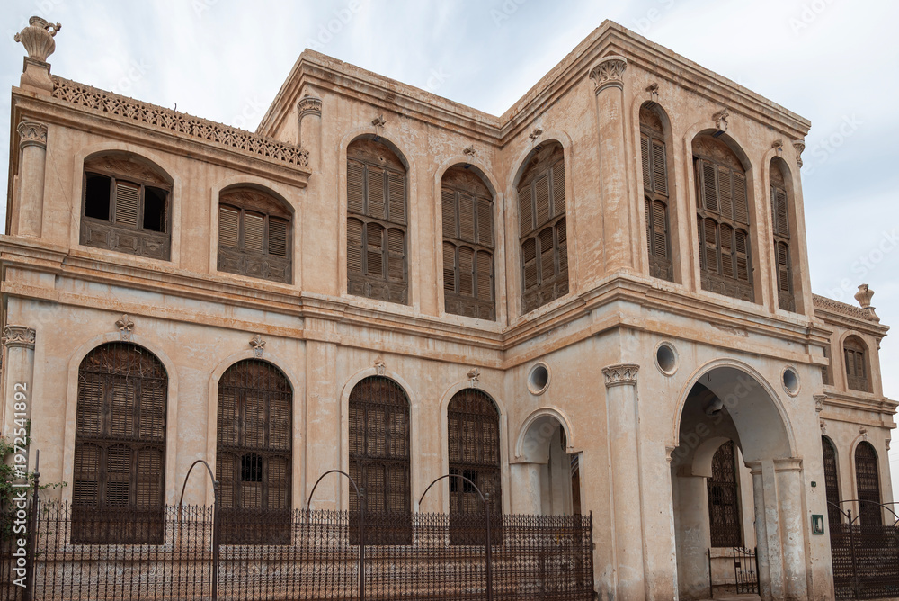 Fototapeta premium A classic architectural landmark featuring charming wooden window frames.