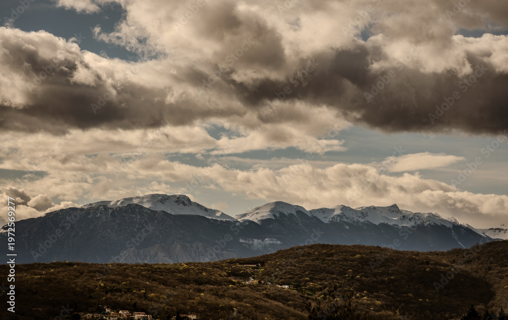 Obraz premium A look at the Mainarde mountains of Molise in early spring 2026.
