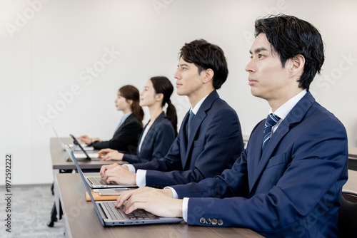 Tableau sur toile 研修を受けるビジネスマン