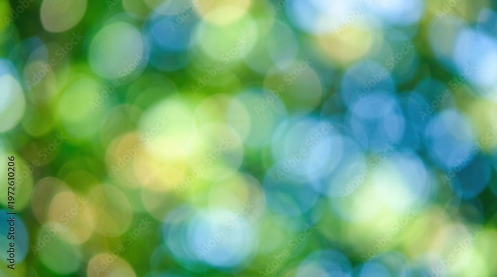 Obraz premium Abstract Blurred Green and Blue Nature Background Photo for Nature and Environment Themes