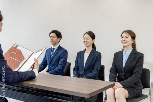 中途採用　キャリア　エリート　面接イメージ