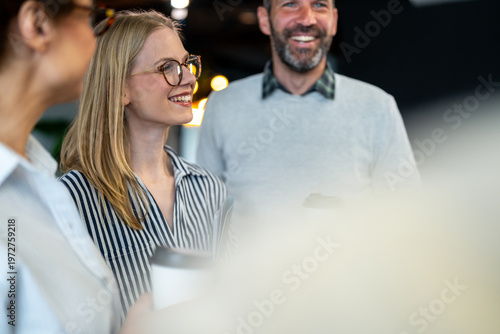 Schilderij op canvas Business colleagues smiling enjoying conversation at office meeting