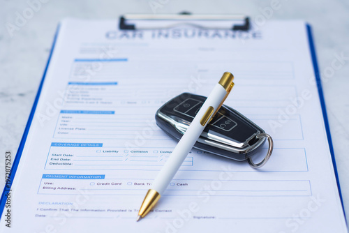 Cuadro en lienzo Car insurance document with vehicle key and pen on clipboard