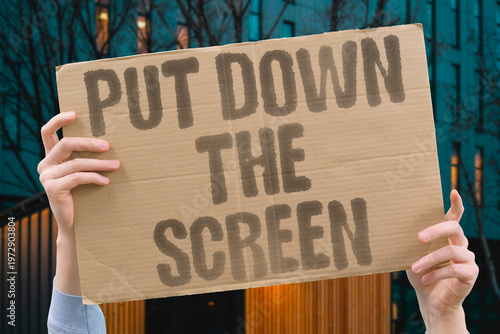 Cuadro en lienzo "Put Down The Screen" Families increasingly encourage kids to put down the screen and engage with the real world