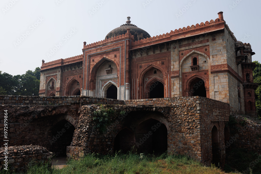 Fototapeta premium Quila-i-Kuhna Mosque of Purana Qila in delhi, india