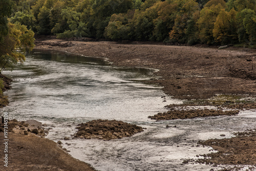 L'Ain en période basses eaux depuis Bolozon, Bugey, France