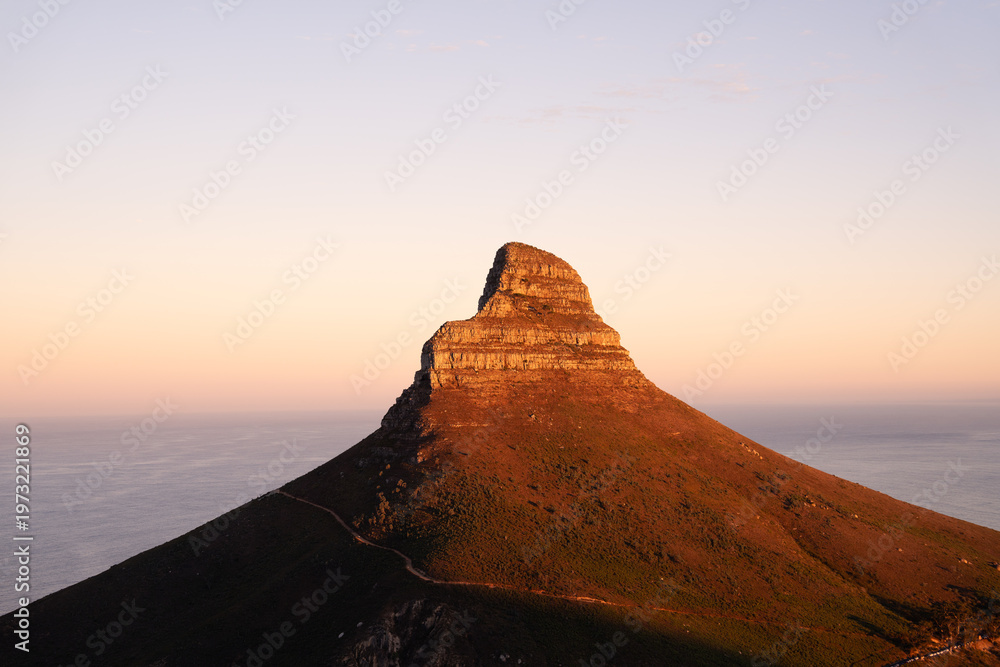 Fototapeta premium Lion's head of Capetian at sunrise