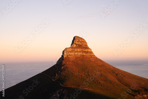 Foto Lion's head of Capetian at sunrise