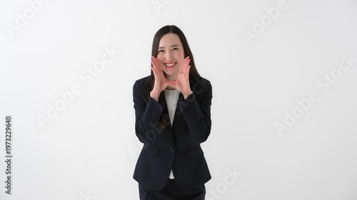 声援を送る女性