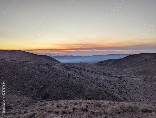 Cuadro en lienzo Dawn in the mountains. View of the road to the observation deck.