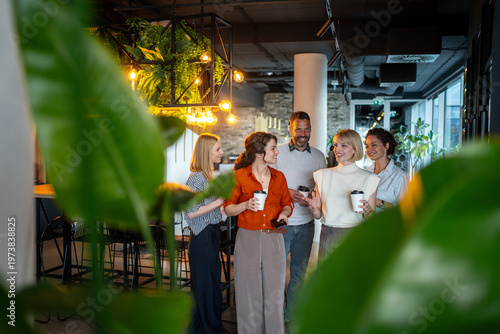 Foto Group of business people enjoying office coffee break