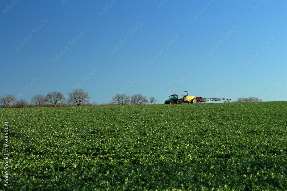 Obraz premium A tractor in a field