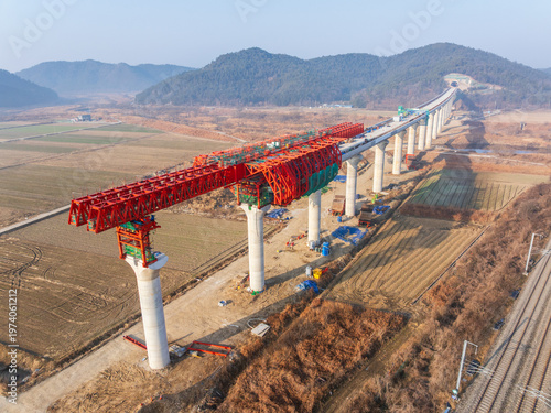 거더공법으로 호남고속철도를 만드는 공사현장