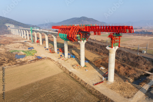 거더공법으로 호남고속철도를 만드는 공사현장