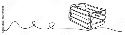Smooth unbroken single line drawing of a practical rectangular storage crate with an open top, perfect for conveying minimalist organization, delivery, and packing concepts in various