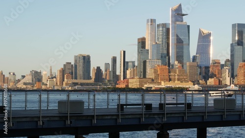 Fotografie New York City Manhattan Midtown skyline, Chelsea and Hudson Yards towers from New Jersey, Hoboken pier, United States