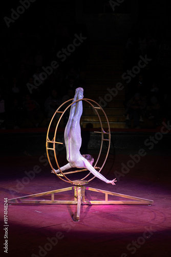 Konstfotografi A teenage girl performs an acrobatic act on a circus ring
