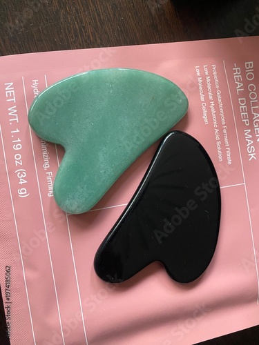 Gua sha nero e verde
