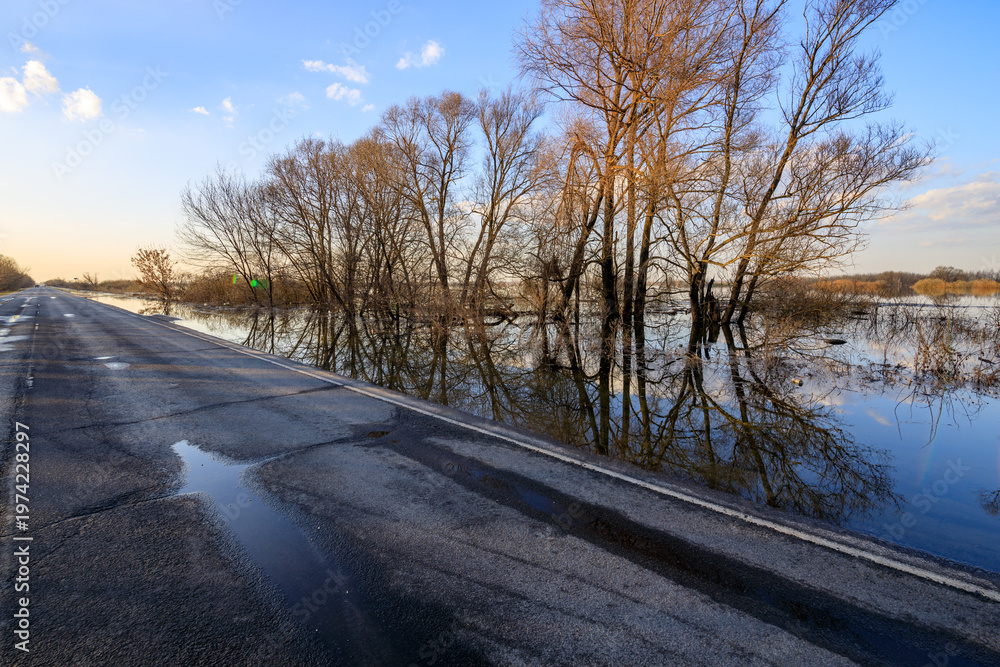 Obraz premium Floodwater covers a wet asphalt road