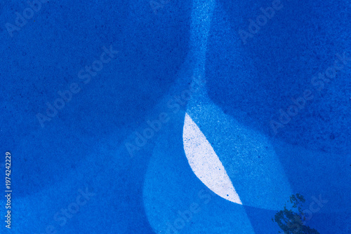 青色のスプレー塗料で塗った背景