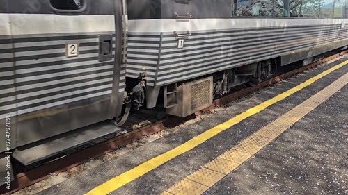 a scene in which a train is traveling on a railroad
