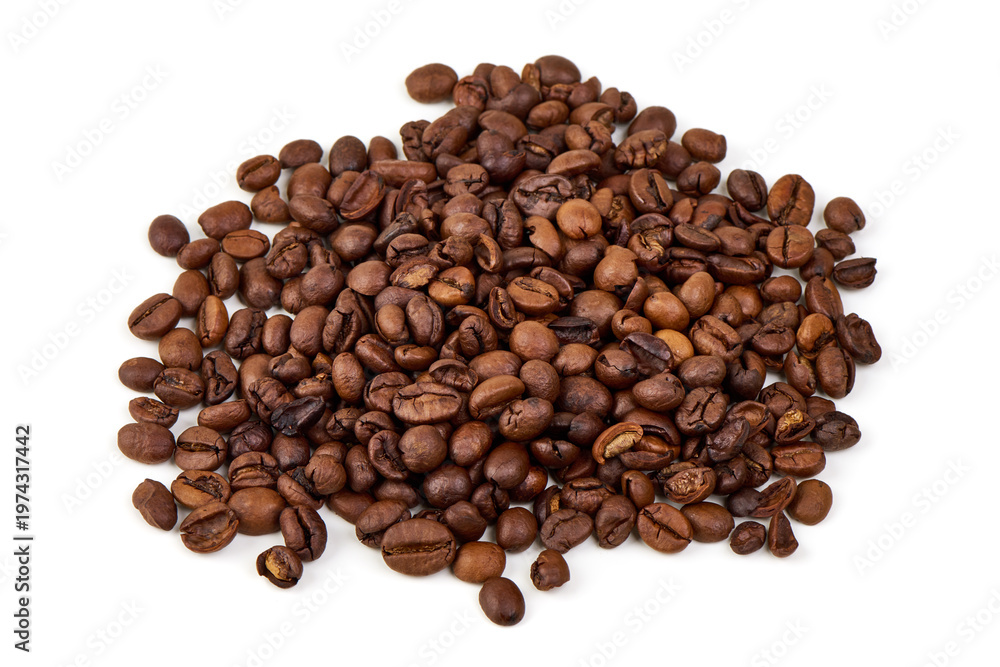 Obraz premium Roasted coffee beans, isolated on white background