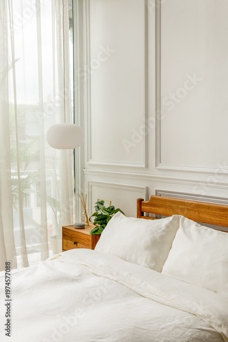 Fotografía Serene bedroom with natural light.